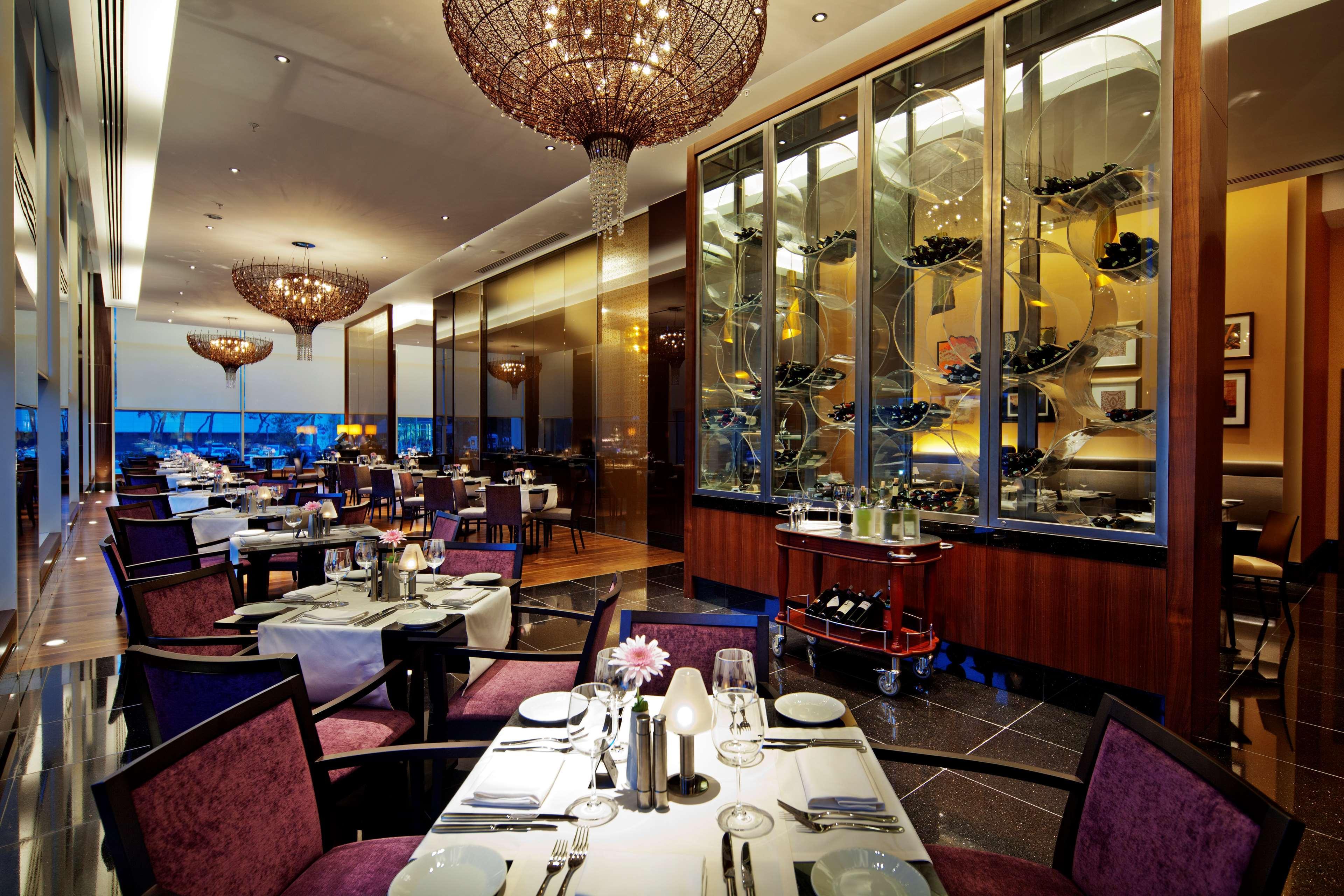 Hilton Baku Hotel Екстериор снимка The interior of the restaurant