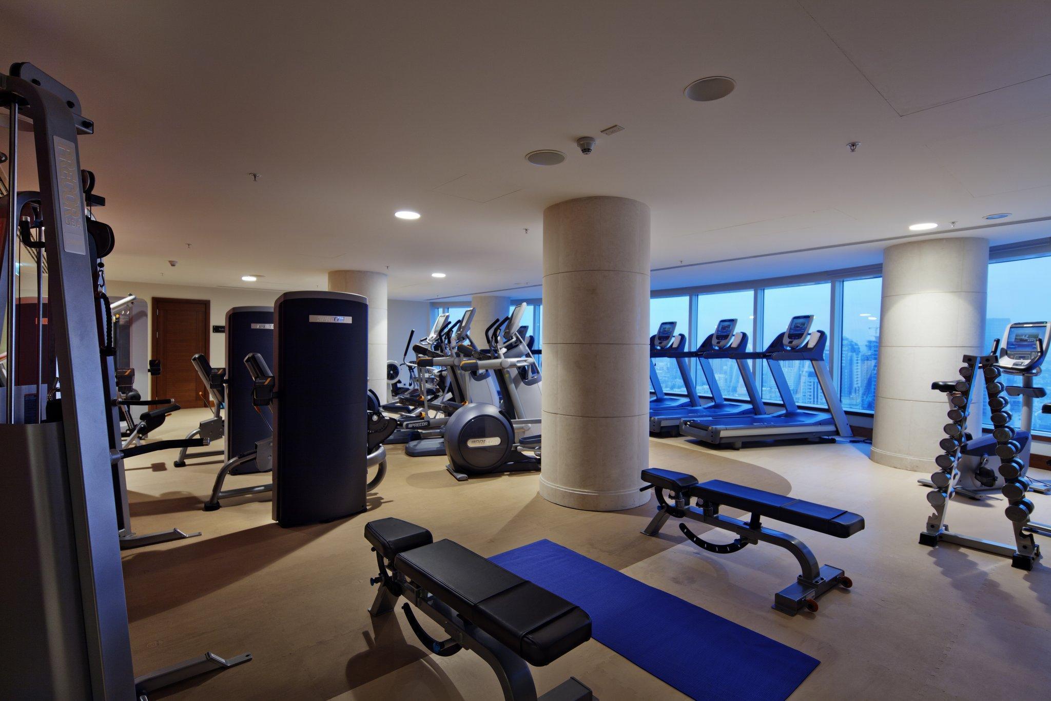 Hilton Baku Hotel Съоръжения снимка The gym at the 57th floor